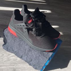 Women’s Puma Tennis Shoes Size 8 1/2 (OBO$)