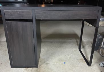 IKEA MICKE Desk