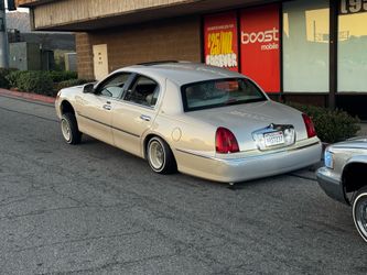 2002 Lincoln Town Car