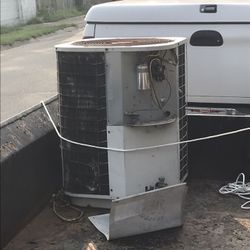Used 3 Ton condensing unit it’s a older unit running R22