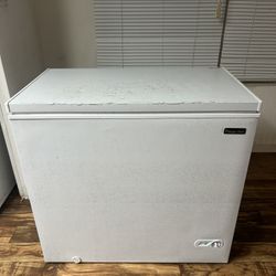 Deep Freezer Have 2 Normal Wear Works 100%