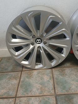 Set of 22 inch OEM Bentley Bentayga Rims