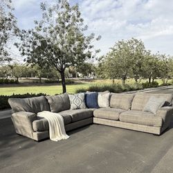Sectional Sofa – Excellent Condition