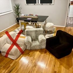 Kids chair - Pottery barn 
