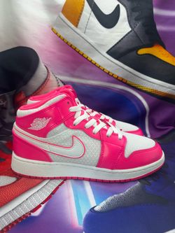 Jordan Retro 1 “Hyper Pink”