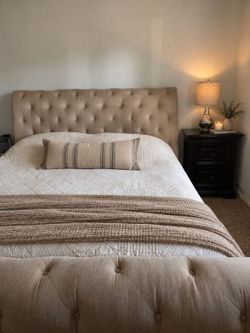 Tufted Upholstered Bed Frame with Footboard