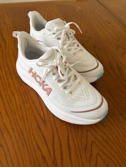 HOKA Skyflow Women’s Size 8 - Like New