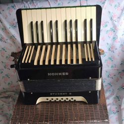 Hohner Student 25 Teclas Y 12 Bajos Piano Accordion