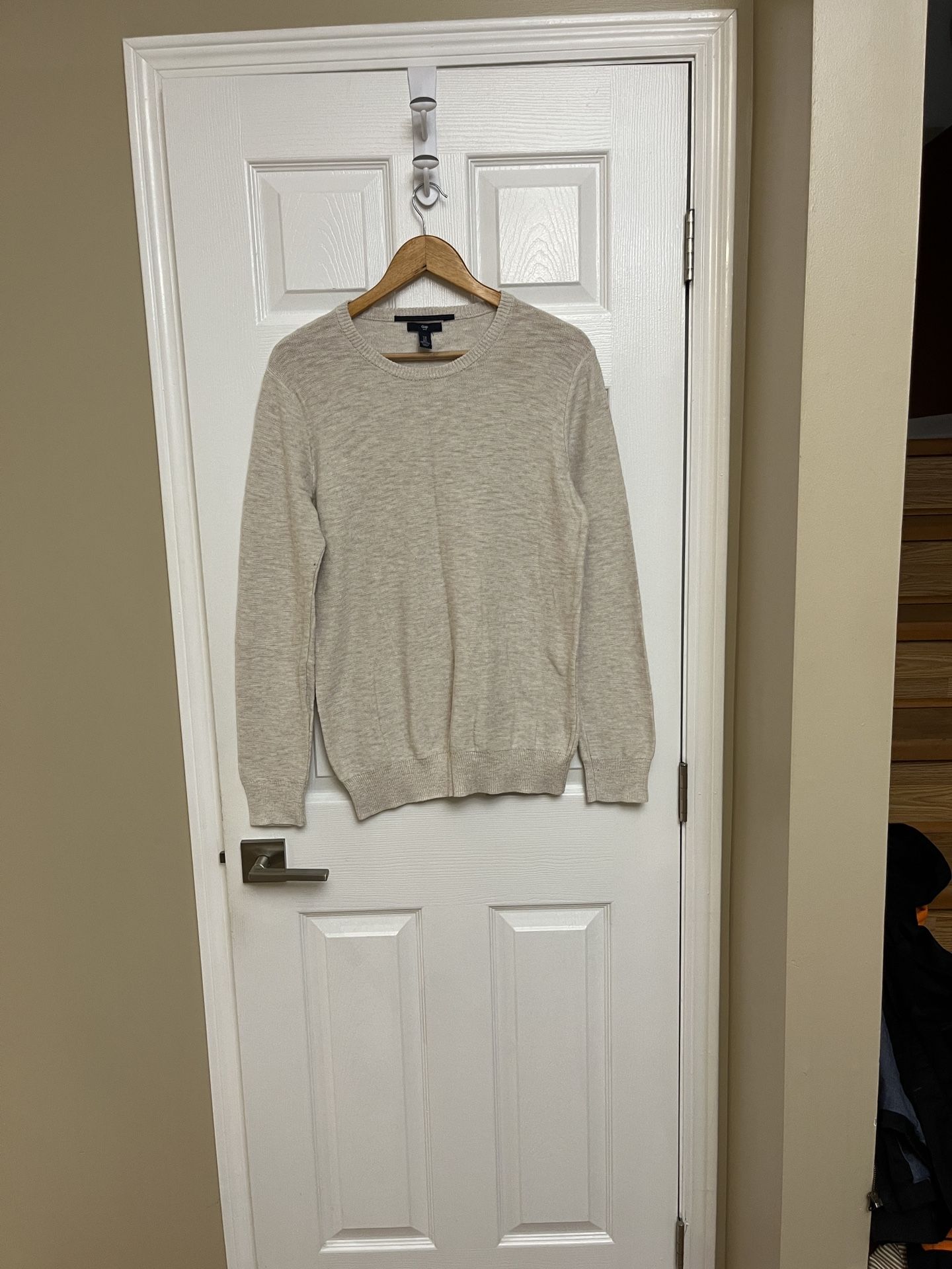 Gap Men’ s Light Beige Crewneck Sweater