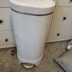 Munchkin Diaper Pail