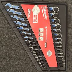 Max Bite Milwaukee 15 pc Metric Wrench Set.
