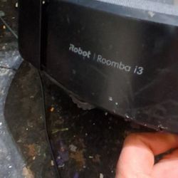 roomba I3 with charging dock