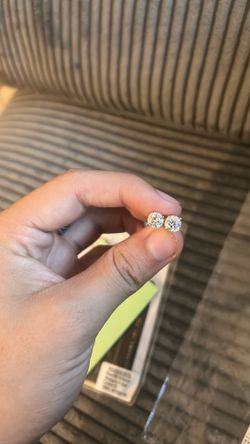 MOISSANITE EARRINGS