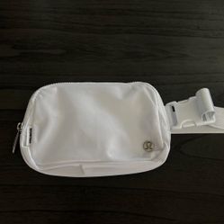 New Lululemon Everywhere Belt Bag