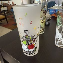 Barbershop Quarter Vintage Shaker 