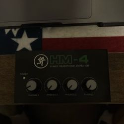 Mackie- 4 way headphone amp 