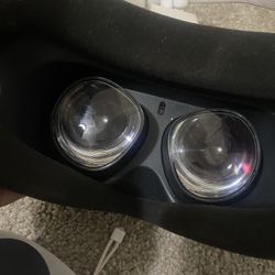 oculus Quest For 350$ new Head strap Need And Charger brand New Only Played With 1-2 Times !