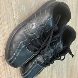 Size 11 KR Strikeforce Men's O.P.P. Bowling Shoes in black