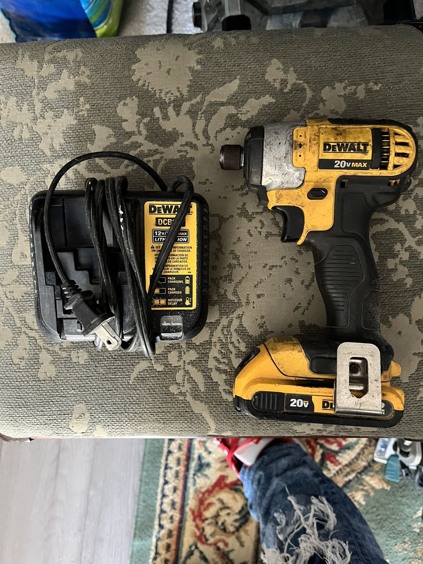 Dewalt Battery 1/4 In Impact And Charger