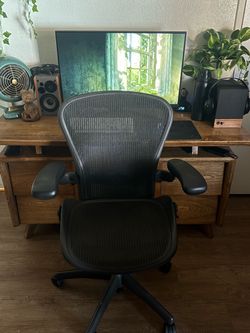Herman miller aeron size B office chair