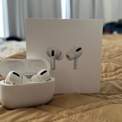AirPods Pro with Wireless Charging Case