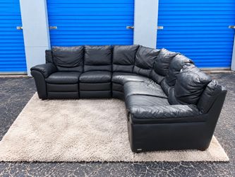 Free delivery 🚚. Sectional sofa.