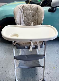 Graco Slim Snacker Highchair with One-Hand Fold, Adjustable Recline