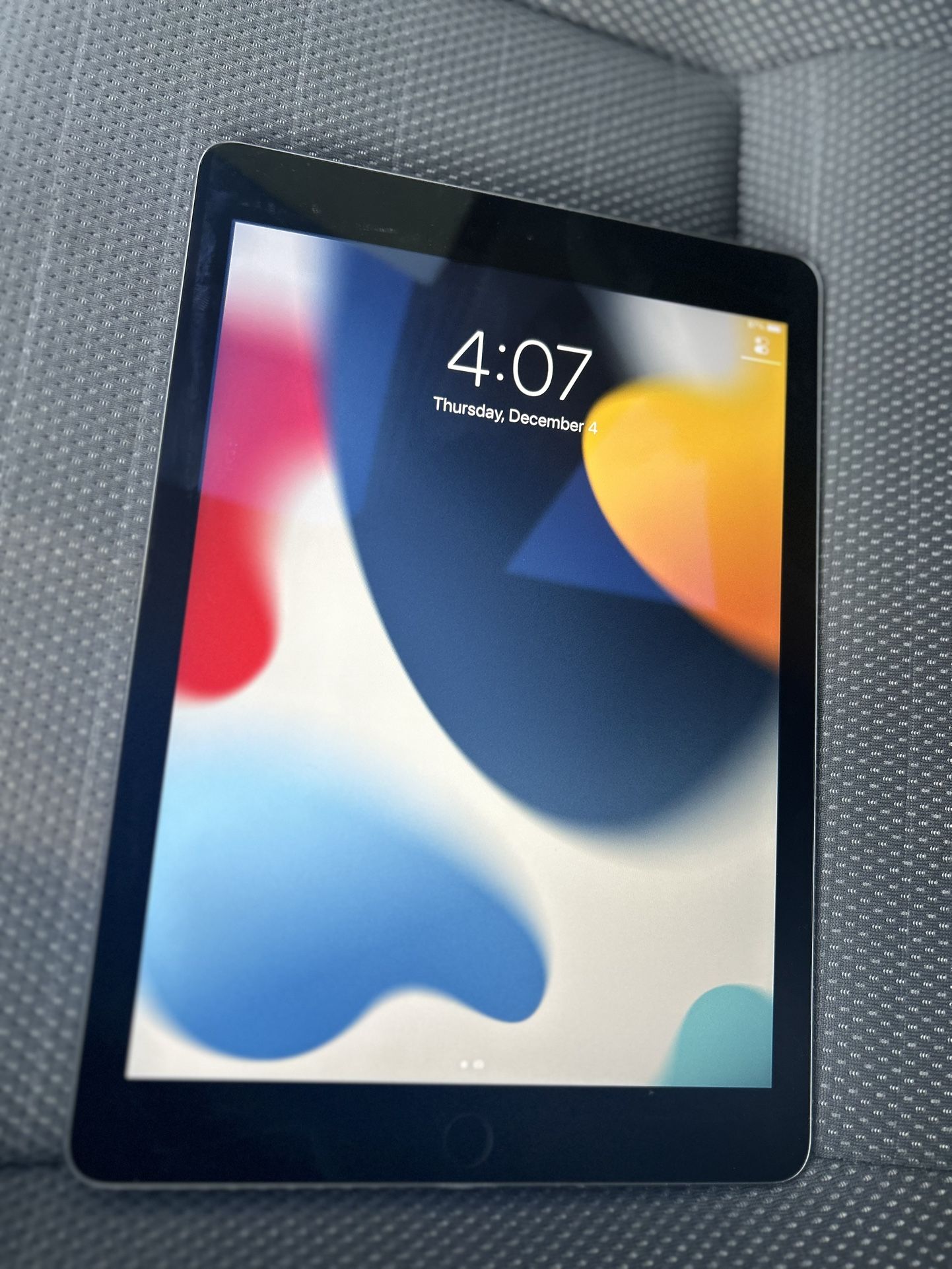 iPad Air – 32GB – Silver – Good Condition – $100