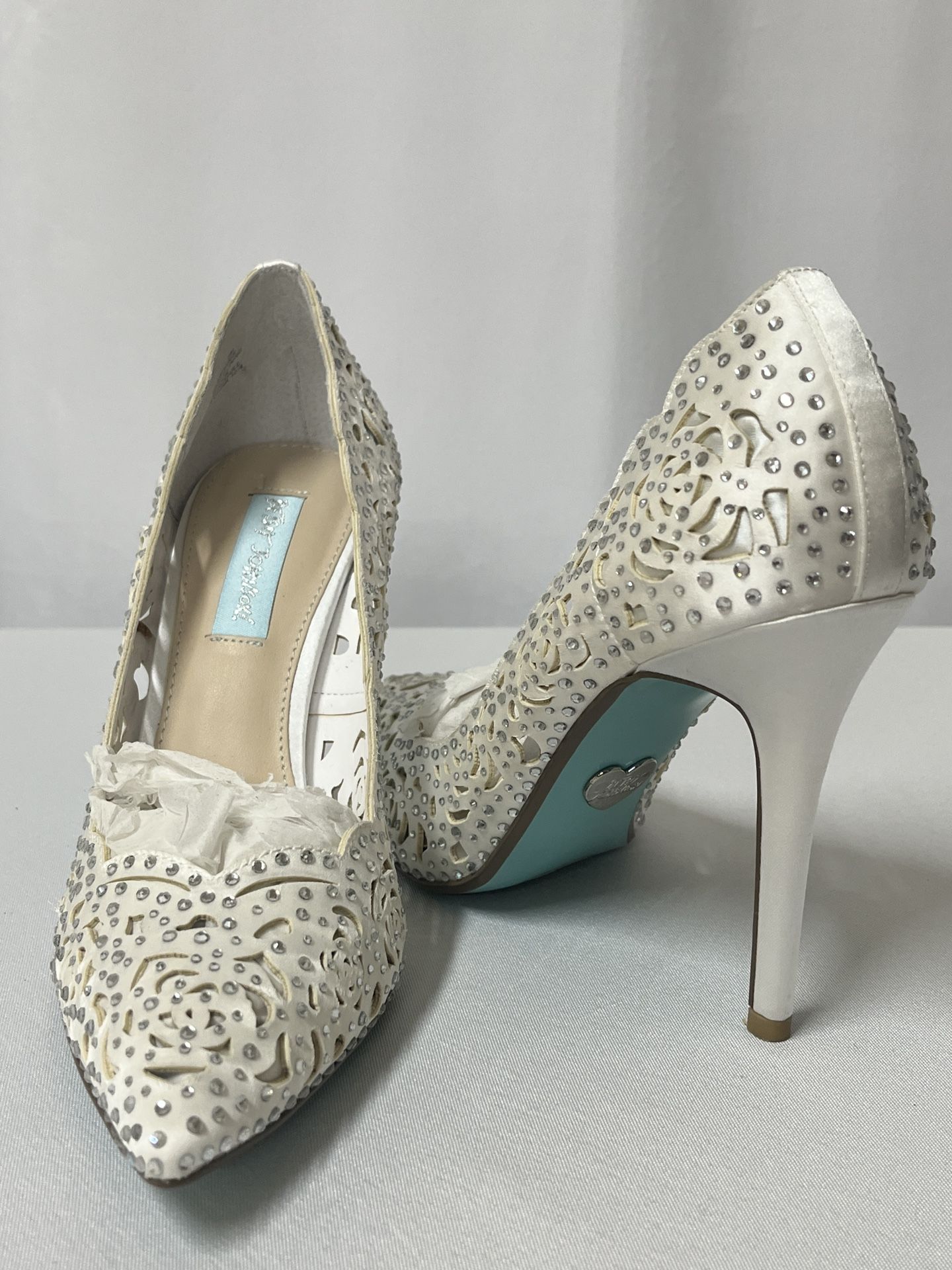 Betsy Johnson Pumps Size 8.