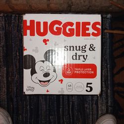 Huggies And Luvs Size 5 Diapers