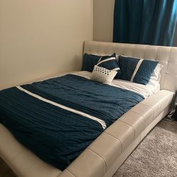 Queen size bed with matress