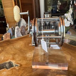 Penn Special Senator 3/0 Vintage Reel with Display Stand 
