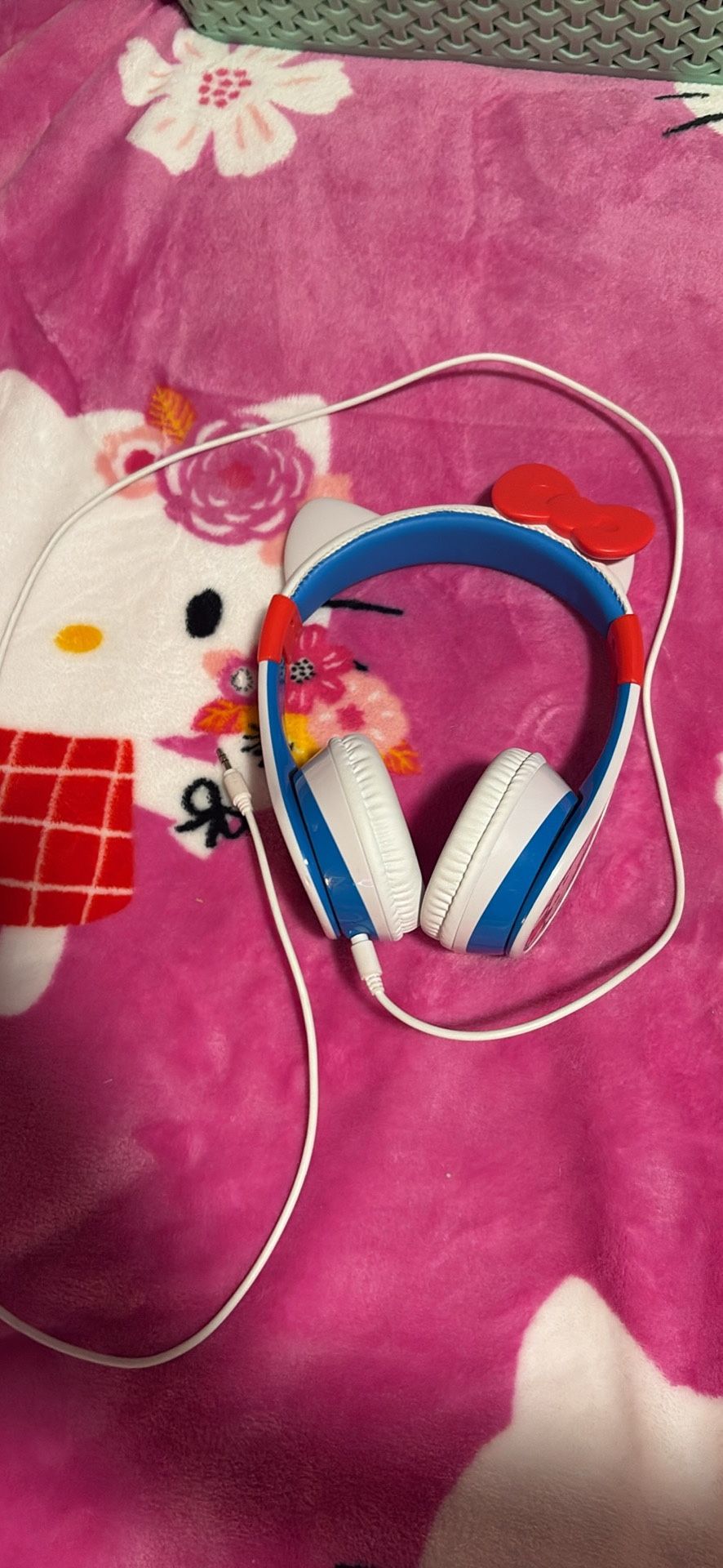 Hello Kitty EKids Bluetooth Wired Headphones