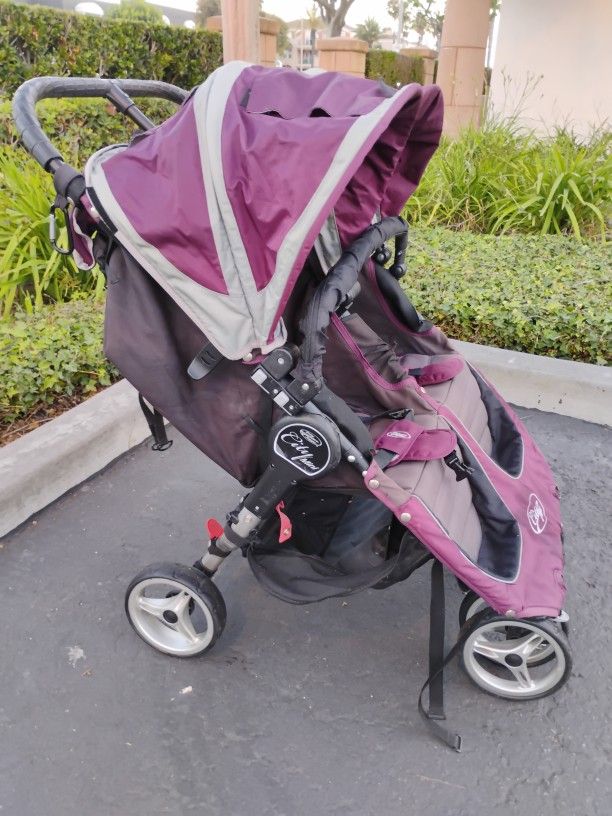BEAUTIFUL .. JOGGING TWIN STROLLER 💕