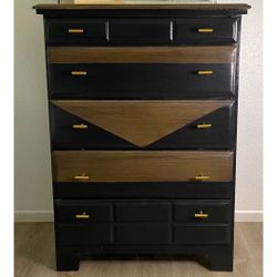 Modern 5-drawer dresser, Beautiful chest of drawers in a stylish finish, vertical chest