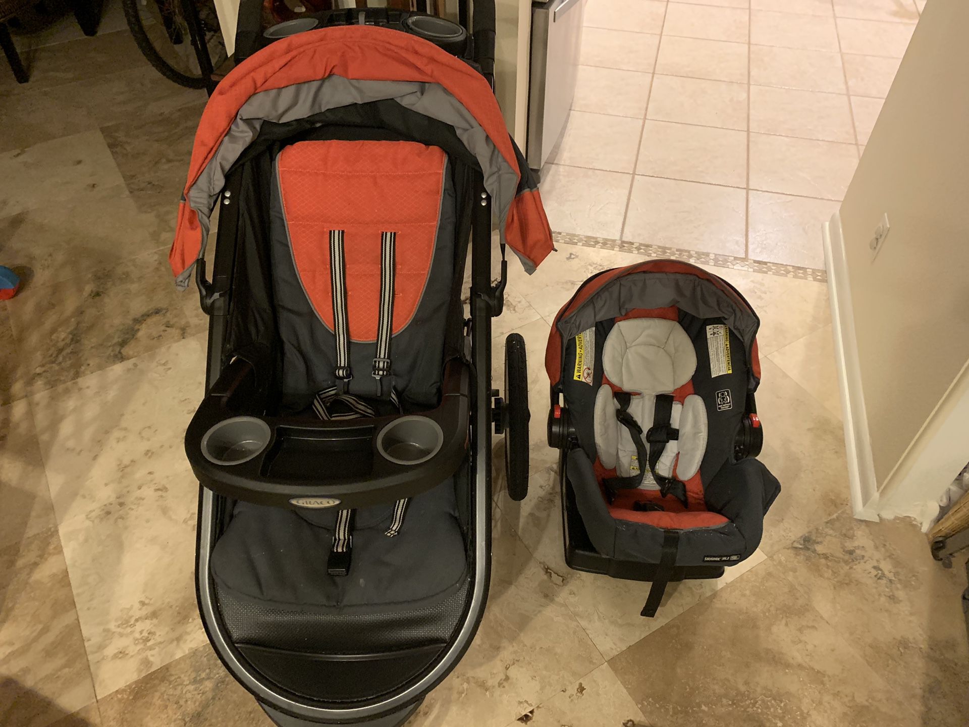 Graco Jogger Travel Set- Stroller and Car Seat