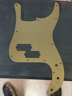 Fender Genuine Precision Bass Gold Aluminum