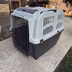 MidWest Skudo Plastic Dog Crate / Kennel