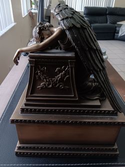 Angle urn for ashes