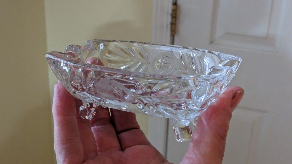 Heavy Etched Crystal Glass Cigarette / Cigar Ashtray 