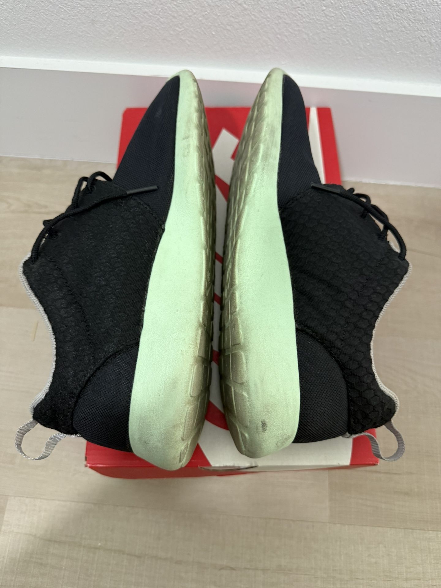 Nike Roshe Run FB Yeezy Pink Mint 2013 Sz 9 display picture 2