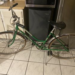 Schwinn Bike Collegiate 3