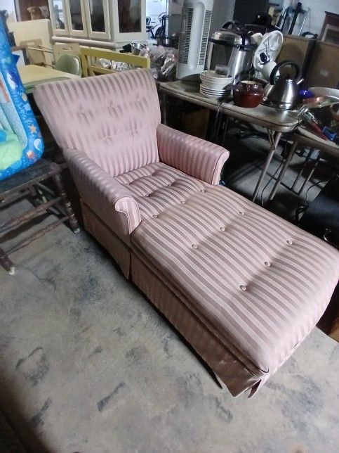 Vintage Chase Lounge