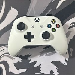 (For parts) Xbox Wireless Controller with Wireless Adapter