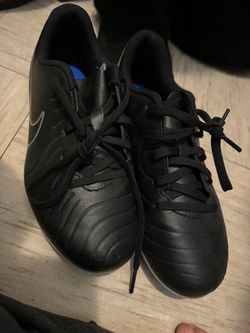 Kids soccer shoes