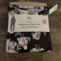 New Women’s Pajamas Large 