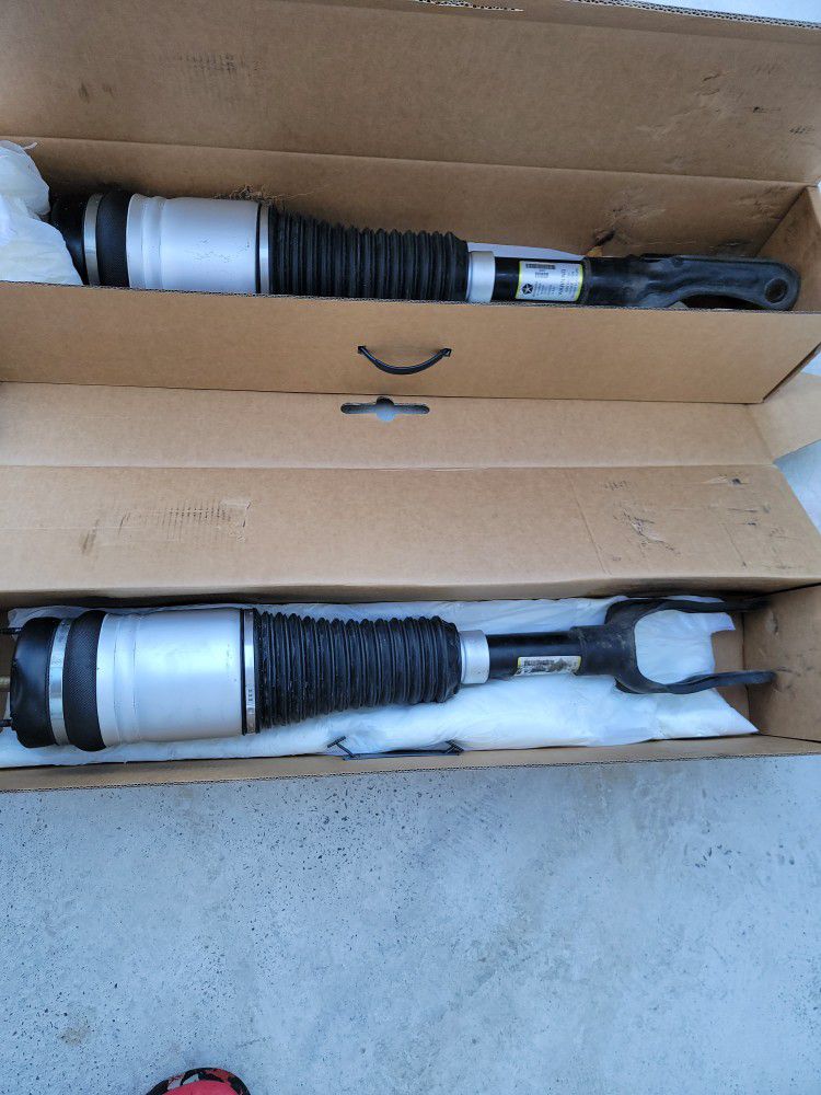 2012 Jeep Grand Cherokee  5.7l  Front Air Shocks No Leaks Used Oem Good Condition Accept Trades