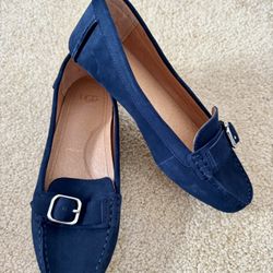 UGG Women’s Navy Leather Flats - Size 7