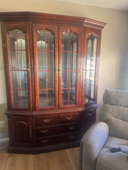 Mahogany hutch (no shelves)