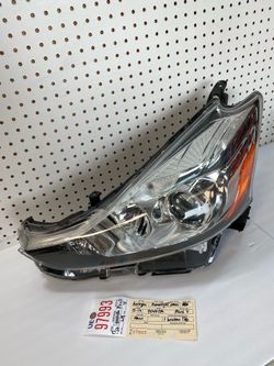 2015 2018 TOYOTA PRIUS V LEFT SIDE HEADLIGHT LAMP OEM